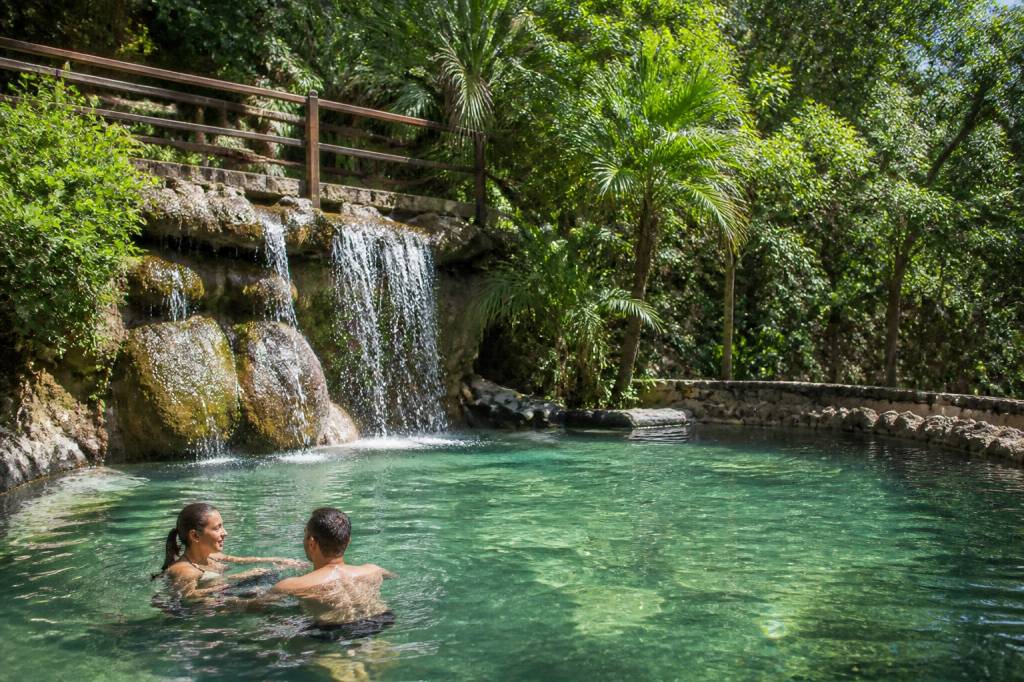 Água das fontes Caldas Novas: guia completo para aproveitar as águas termais
